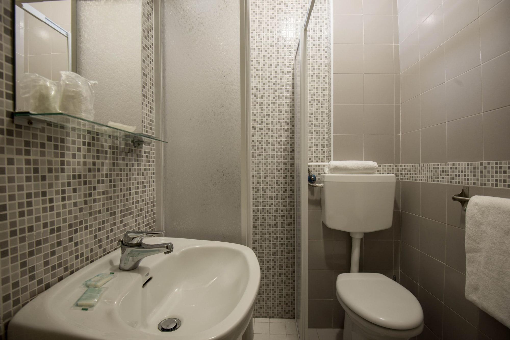 Hotel Scarlet Римини Экстерьер фото