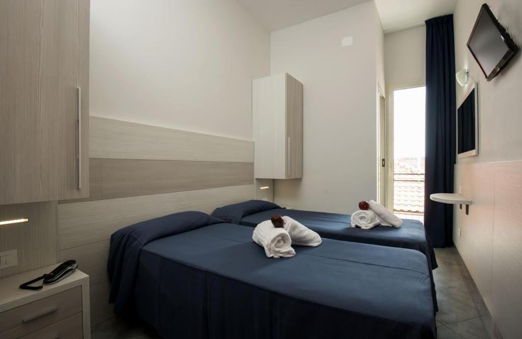 Hotel Scarlet Римини Экстерьер фото