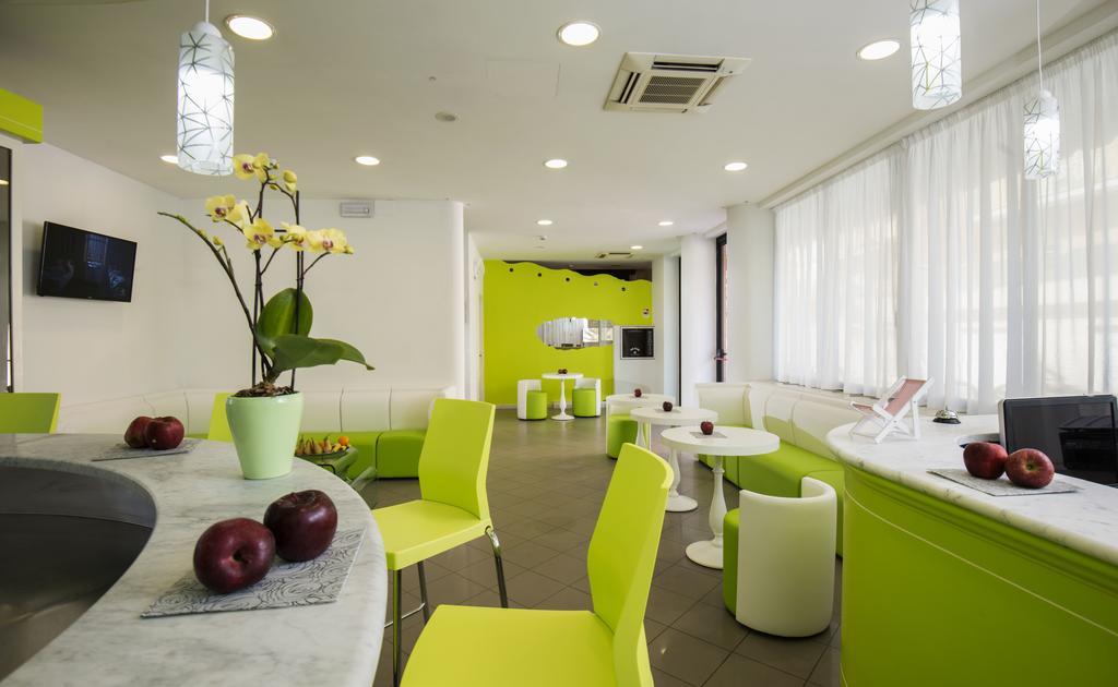 Hotel Scarlet Римини Экстерьер фото