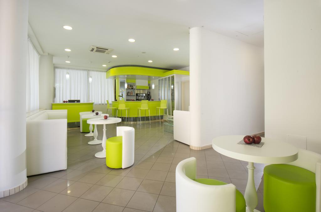 Hotel Scarlet Римини Экстерьер фото