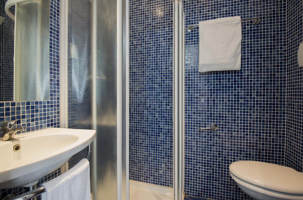 Hotel Scarlet Римини Экстерьер фото